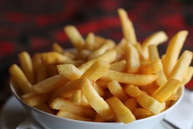 Ile gram mają małe frytki McDonald's? Zaskakujące informacje o wadze
